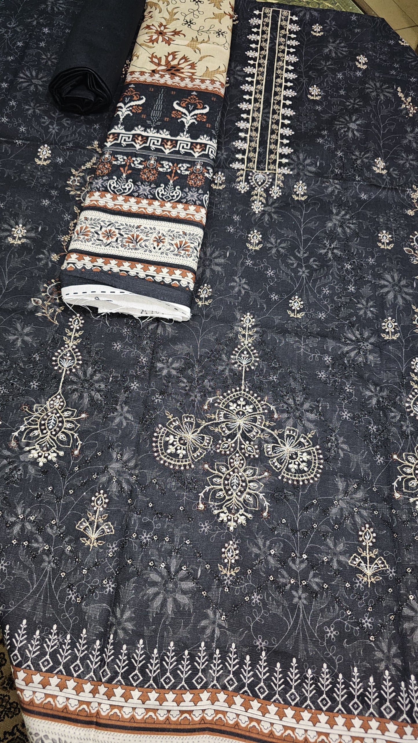 Anaya Noor 3-Pcs Emb Khaddar