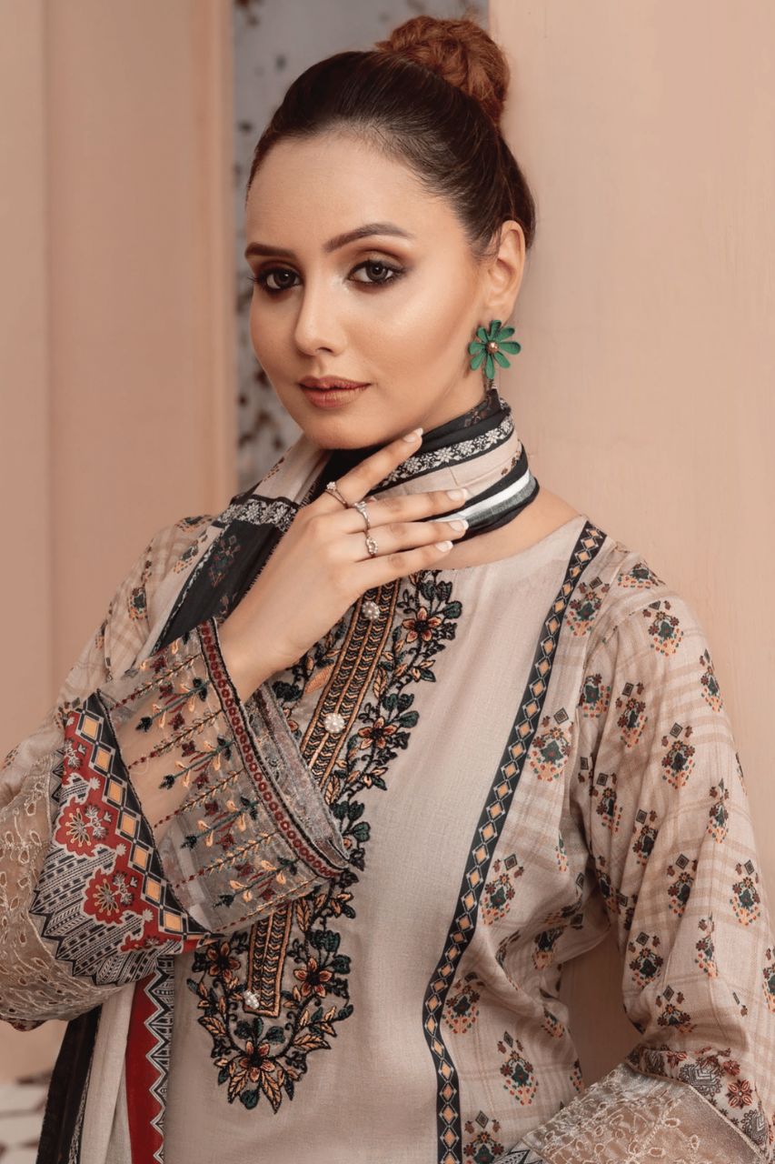 Gull-e-Noor Anaya Digital Print With Emb Patch Lawn-3PC