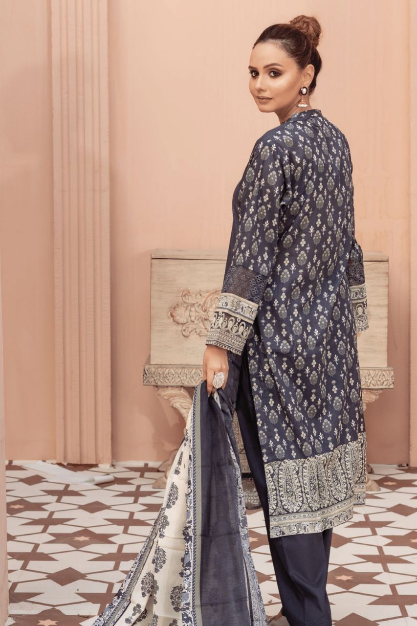 Gull-e-Noor Anaya Digital Print With Emb Patch Lawn-3PC