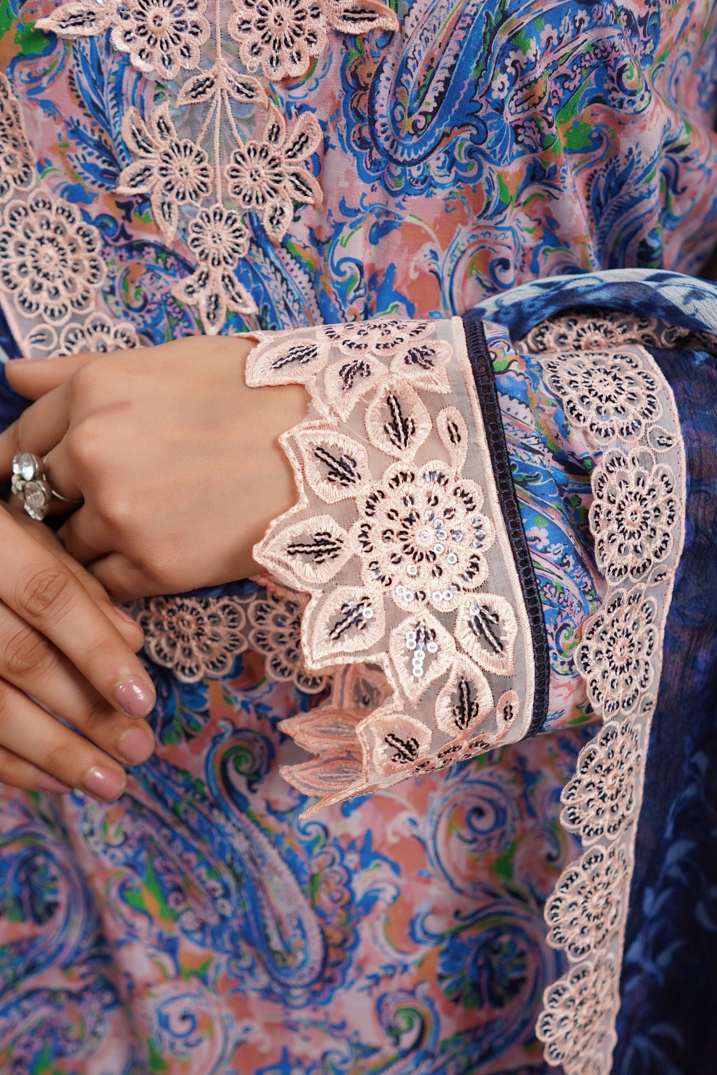 Moco E-02 | Emb & Printed